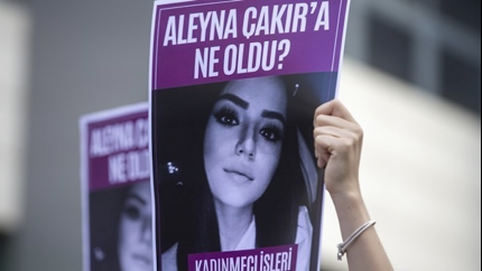 Aleyna Çakır için adalet çağrısı yapılan pankart